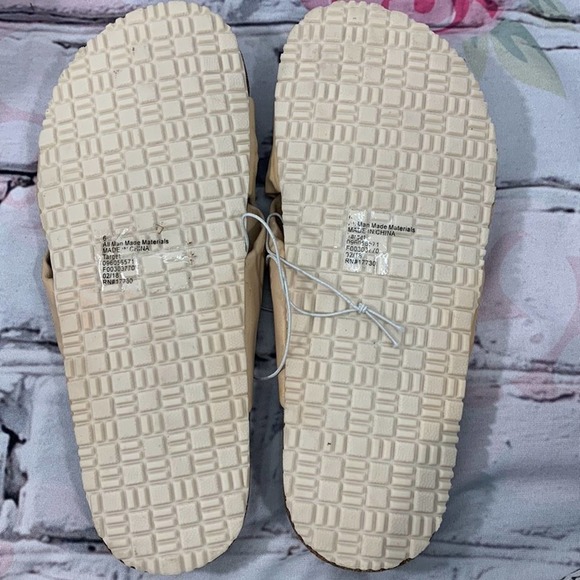 Universal Tread Junie‎ slip-on/ slide sandals (NWT) - Picture 2 of 7